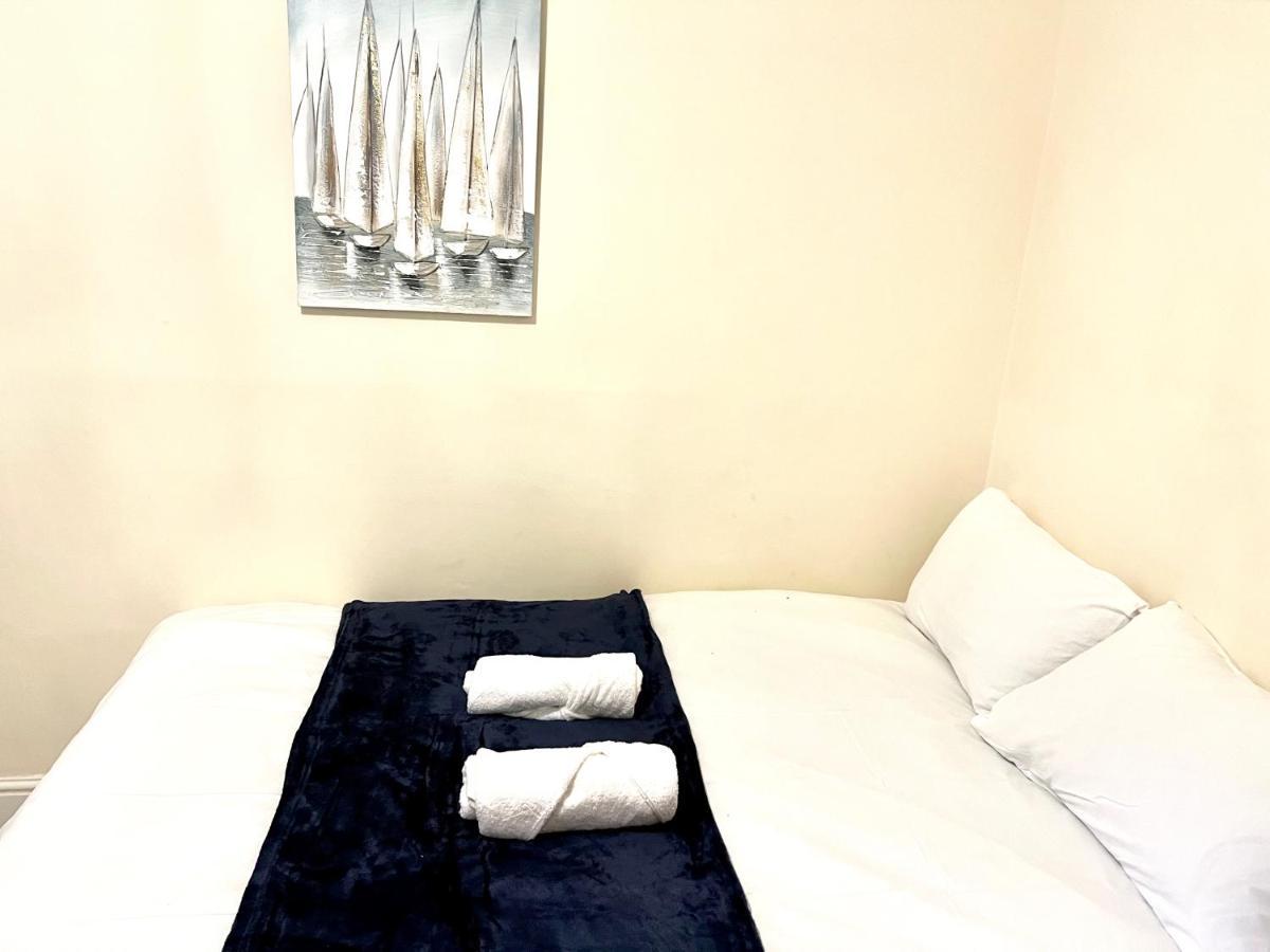 Aldgate Holiday Rooms 런던 외부 사진
